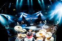ONE OK ROCK「ONE OK ROCK 2018 AMBITIONS JAPAN DOME TOUR」福岡 ヤフオク！ドーム公演の様子。（撮影：浜野カズシ）