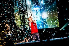 ONE OK ROCK「ONE OK ROCK 2018 AMBITIONS JAPAN DOME TOUR」福岡 ヤフオク！ドーム公演の様子。（撮影：浜野カズシ）