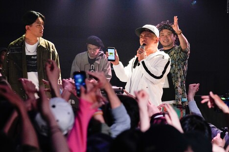 タウンワークのCM「ラップバトル」編の撮影時の様子。