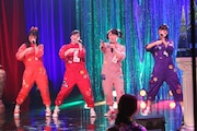 左から佐々木彩夏、百田夏菜子、森昌子扮する“ま~ちゃん”、高城れに。(c)フジテレビ