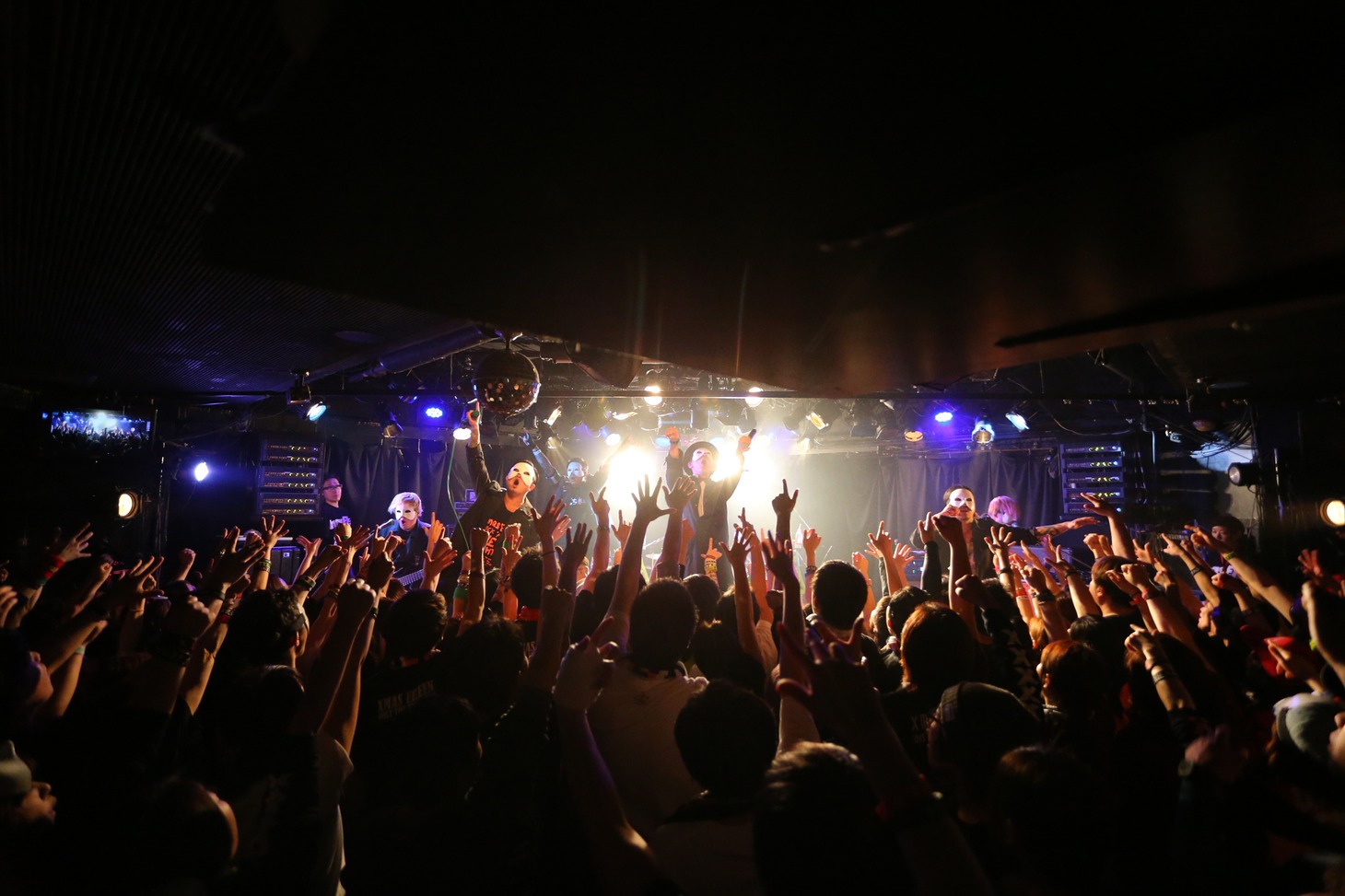 Xmas Eileen「VILLAGE VANGUARD presents Before Christmas 2018」東京・shibuya eggman公演の模様。（Photo by SHINYA TANAKA）