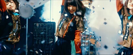 EMPiRE「FOR EXAMPLE?? [NEXT EDiTiON]」MVのワンシーン。