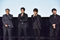 左から岸本司監督、山下健二郎、岩田剛典、石井裕也監督。