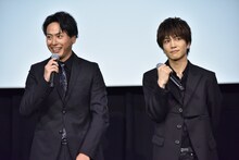 左から山下健二郎、岩田剛典。