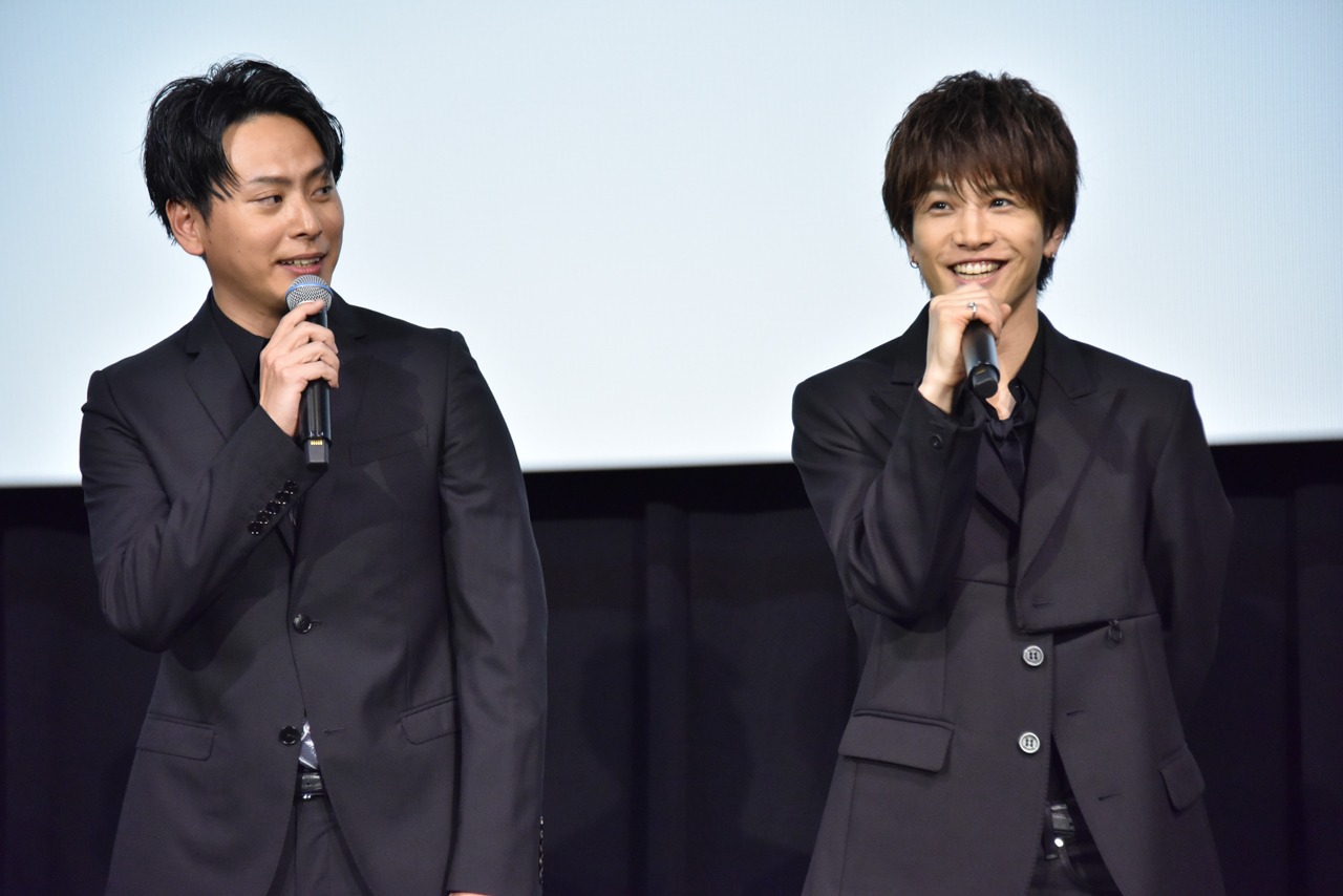 左から山下健二郎、岩田剛典。