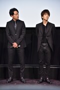 左から山下健二郎、岩田剛典。