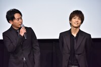 左から山下健二郎、岩田剛典。