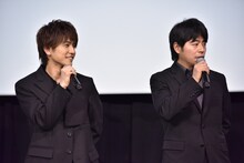 左から岩田剛典、石井裕也監。