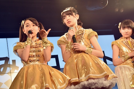 森青葉（右）に「播磨さん」と呼ばせる播磨怜奈（左）。