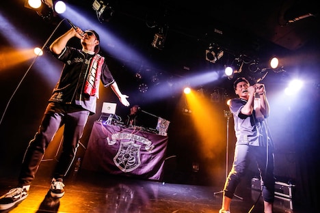 ONE☆DRAFT「ONE☆DRAFT TOUR 2018『Bee Alive vol,11』」大阪・BananaHall公演の様子。（撮影：森好弘）