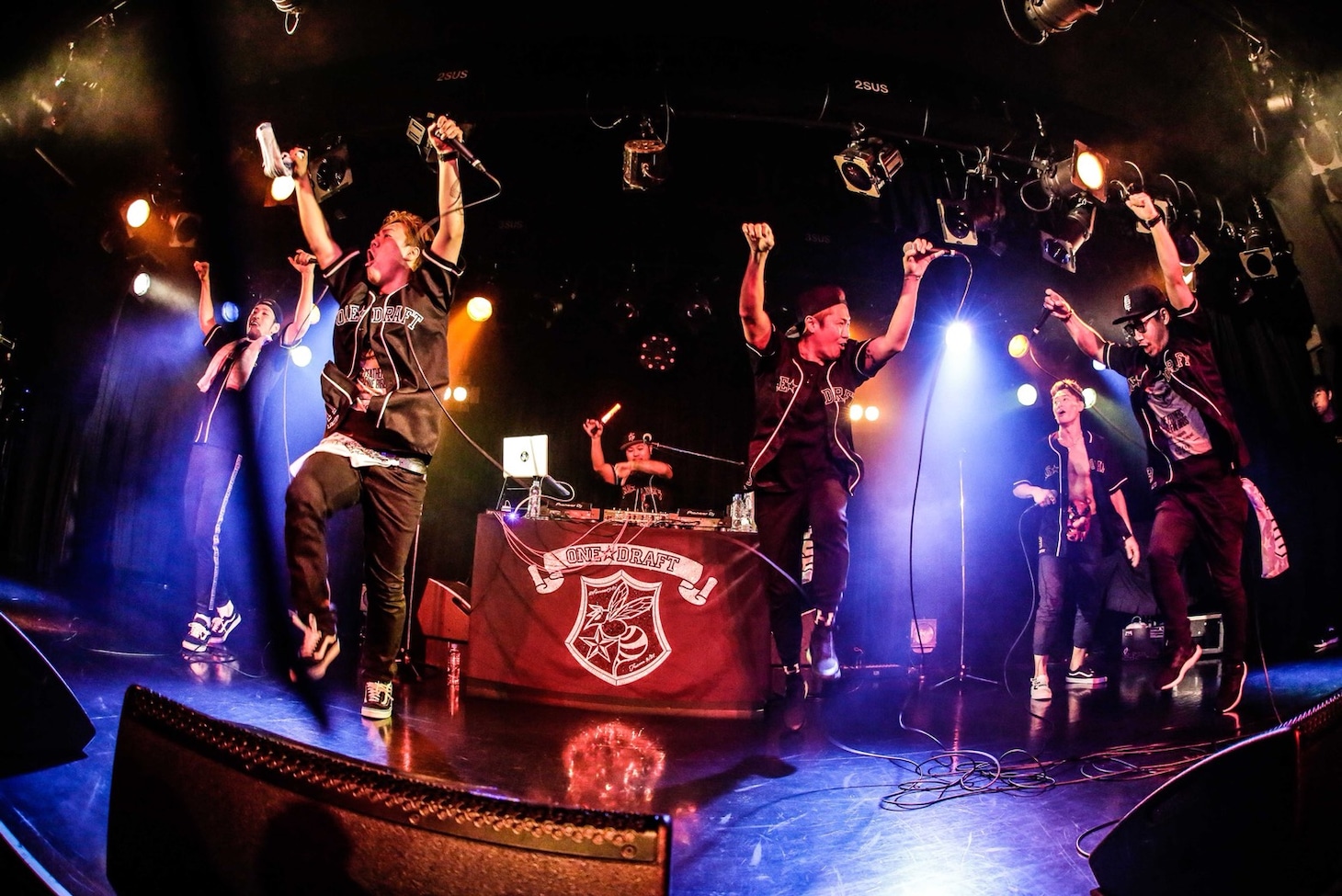 ONE☆DRAFT「ONE☆DRAFT TOUR 2018『Bee Alive vol,11』」大阪・BananaHall公演の様子。（撮影：森好弘）