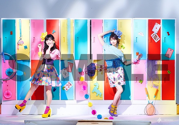 福原遥×戸松遥「It's Show Time!!」タワーレコード特典ポスター画像