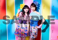 福原遥×戸松遥「It's Show Time!!」TSUTAYA特典ポスター画像