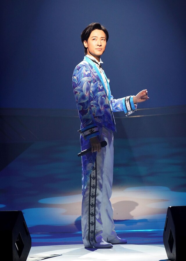 山内惠介「山内惠介 熱唱ライブ2018～新たなる夢の扉へ～」東京・浅草公会堂公演の様子。