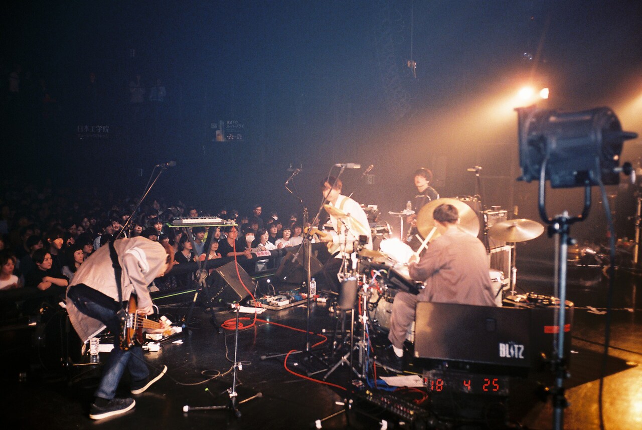 ミツメ、新旧楽曲でキャリア総括したBLITZワンマン