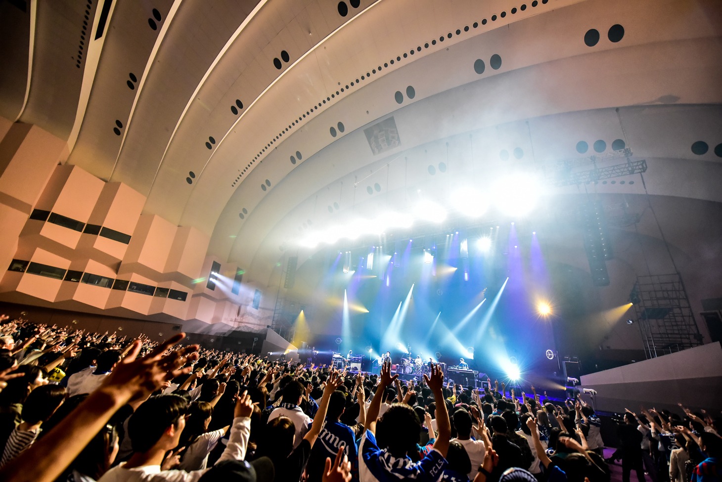 Suchmos「Suchmos "YOU'VE GOT THE WORLD TOUR"」神奈川・パシフィコ横浜 国立大ホールの様子。（Photo by Shun Komiyama）