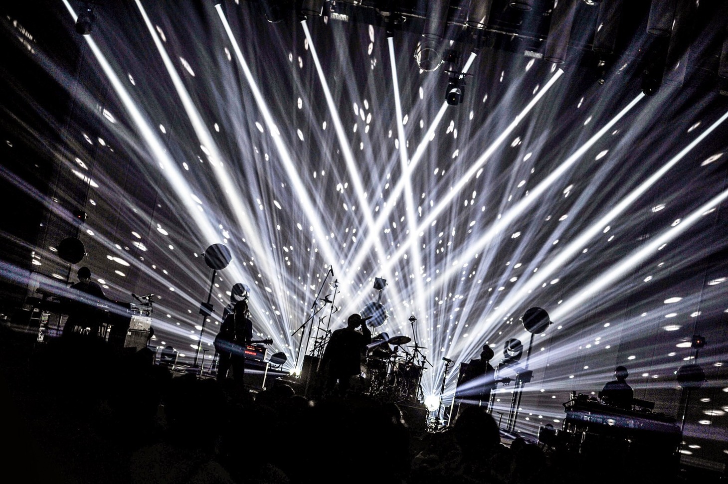 Suchmos「Suchmos "YOU'VE GOT THE WORLD TOUR"」神奈川・パシフィコ横浜 国立大ホールの様子。（Photo by Shohei Maekawa）