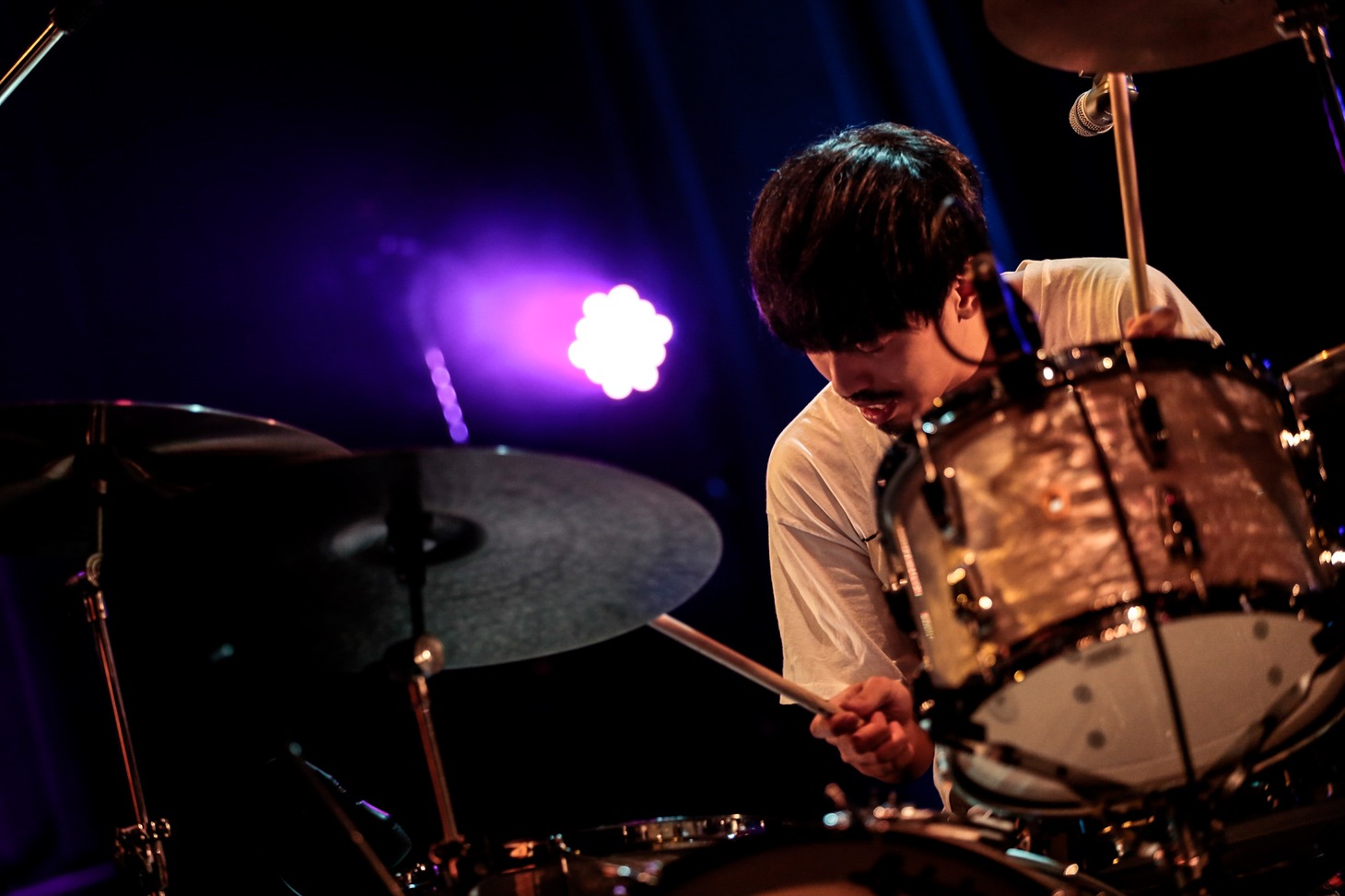 鈴木健人（Dr）（Photo by Yosuke Torii）