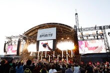 hide with Spread Beaverの4月28日公演の様子。