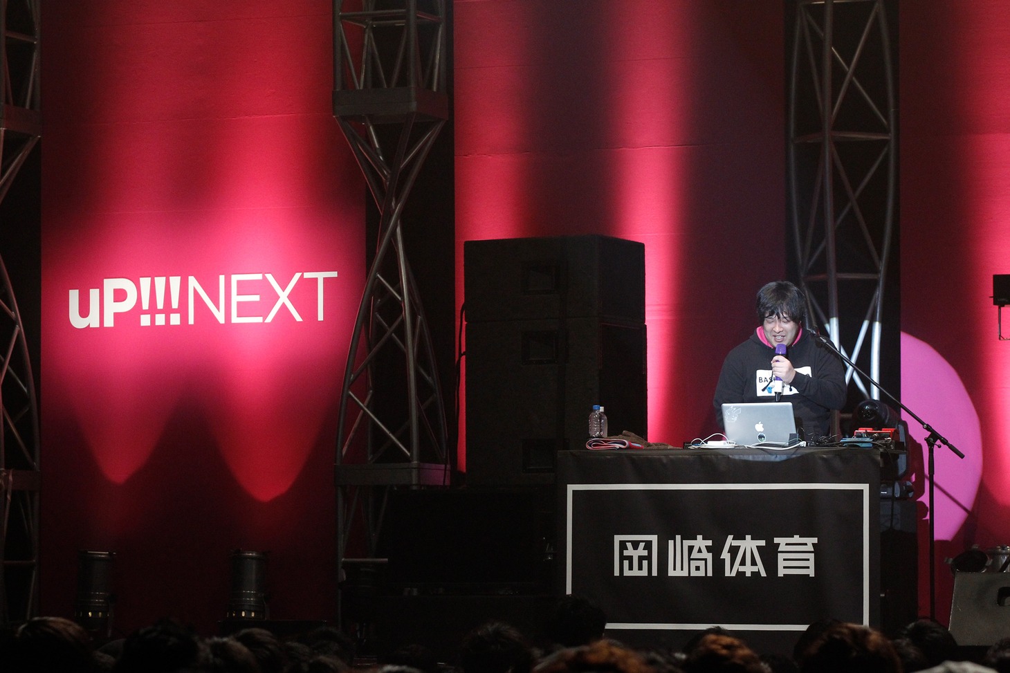 「uP!!!NEXT 岡崎体育～岡崎体育(￥0)～」の様子。（撮影：小境勝巳）