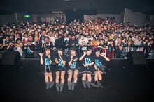 DEAR KISS「DEAREST DREAM」東京・TSUTAYA O-WEST公演の様子。（写真提供：FIFTY-FIFTY inc.）