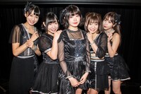 DEAR KISS（写真提供：FIFTY-FIFTY inc.）