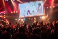 DEAR KISS「DEAREST DREAM」東京・TSUTAYA O-WEST公演の様子。（写真提供：FIFTY-FIFTY inc.）