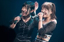 左から山崎みいわ、齋藤里佳子。（写真提供：FIFTY-FIFTY inc.）