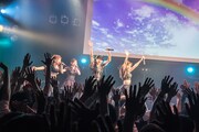 DEAR KISS「DEAREST DREAM」東京・TSUTAYA O-WEST公演の様子。（写真提供：FIFTY-FIFTY inc.）