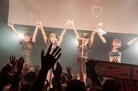 DEAR KISS「DEAREST DREAM」東京・TSUTAYA O-WEST公演の様子。（写真提供：FIFTY-FIFTY inc.）