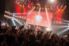 DEAR KISS「DEAREST DREAM」東京・TSUTAYA O-WEST公演の様子。（写真提供：FIFTY-FIFTY inc.）