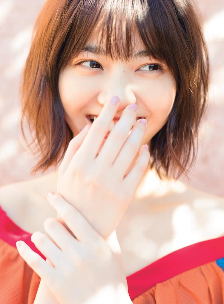 乃木坂46西野七瀬、対照的な表情見せる「わたしのこと」掲載カット2枚 