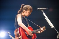 阿部真央（撮影：ハヤシマコ）