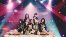 AKB48「Teacher Teacher」ミュージックビデオのワンシーン。(c)AKS / キングレコード