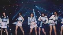 AKB48「Teacher Teacher」ミュージックビデオのワンシーン。(c)AKS / キングレコード