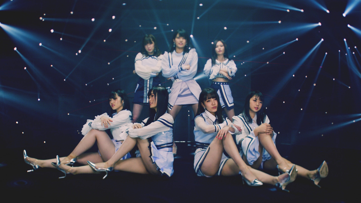 AKB48「Teacher Teacher」ミュージックビデオのワンシーン。(c)AKS / キングレコード