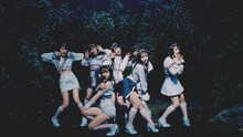 AKB48「Teacher Teacher」ミュージックビデオのワンシーン。(c)AKS / キングレコード