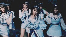 AKB48「Teacher Teacher」ミュージックビデオのワンシーン。(c)AKS / キングレコード