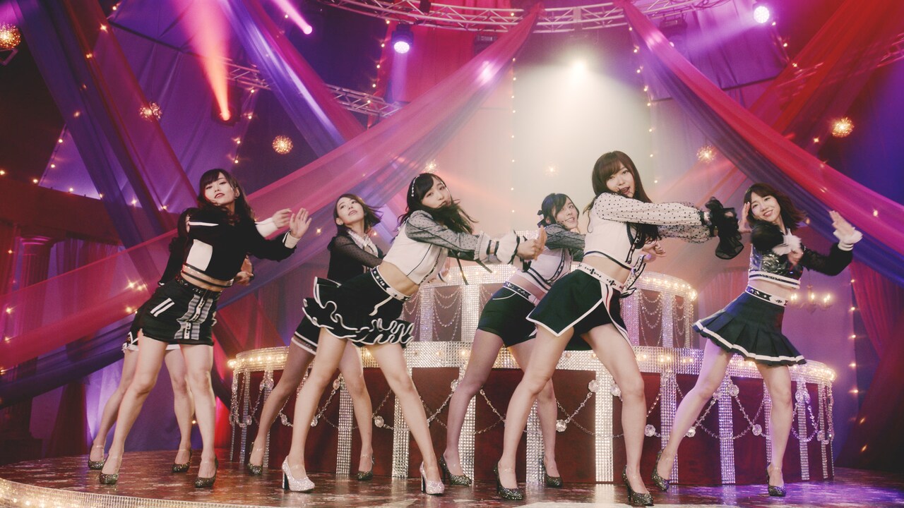 AKB48「Teacher Teacher」ミュージックビデオのワンシーン。(c)AKS