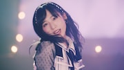 AKB48「Teacher Teacher」ミュージックビデオのワンシーン。(c)AKS / キングレコード