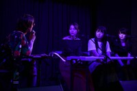 真剣なトーンでコーナー中止を打診する蟹江一平（左端）。