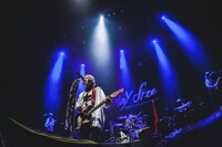 ASH DA HERO「ASH DA HERO SPRING TOUR 2018『STAY FREE』」東京・マイナビBLITZ赤坂公演の様子。（撮影：粂井健太）