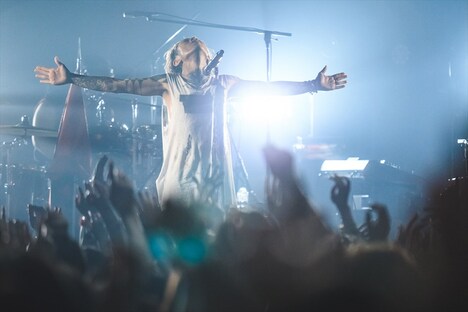 ASH DA HERO「ASH DA HERO SPRING TOUR 2018『STAY FREE』」東京・マイナビBLITZ赤坂公演の様子。（撮影：粂井健太）