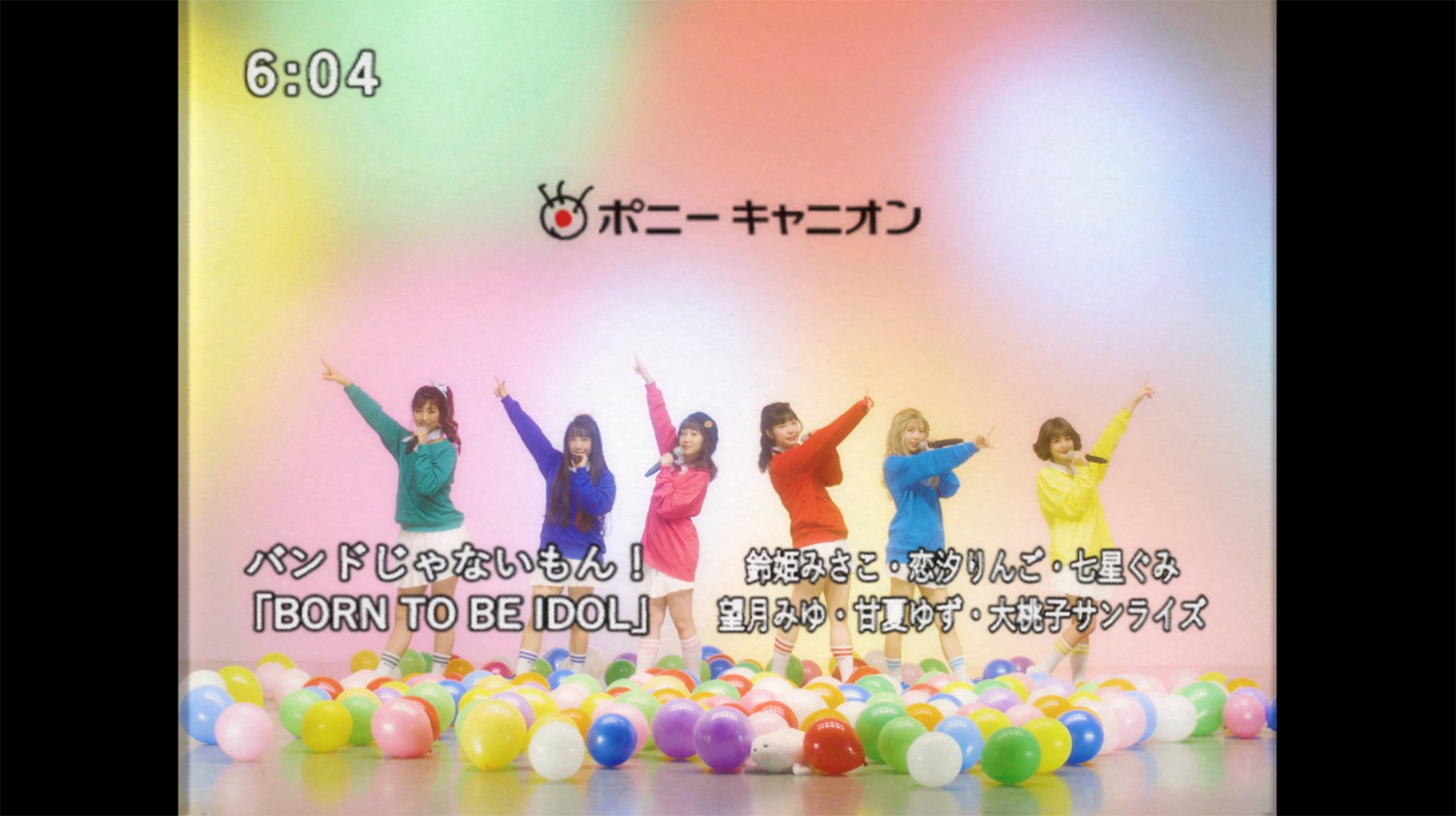 「BORN TO BE IDOL」ミュージックビデオのワンシーン。
