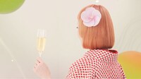 チョーヤ「さらりとした梅酒」CMのワンシーン。