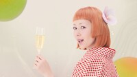 チョーヤ「さらりとした梅酒」CMのワンシーン。