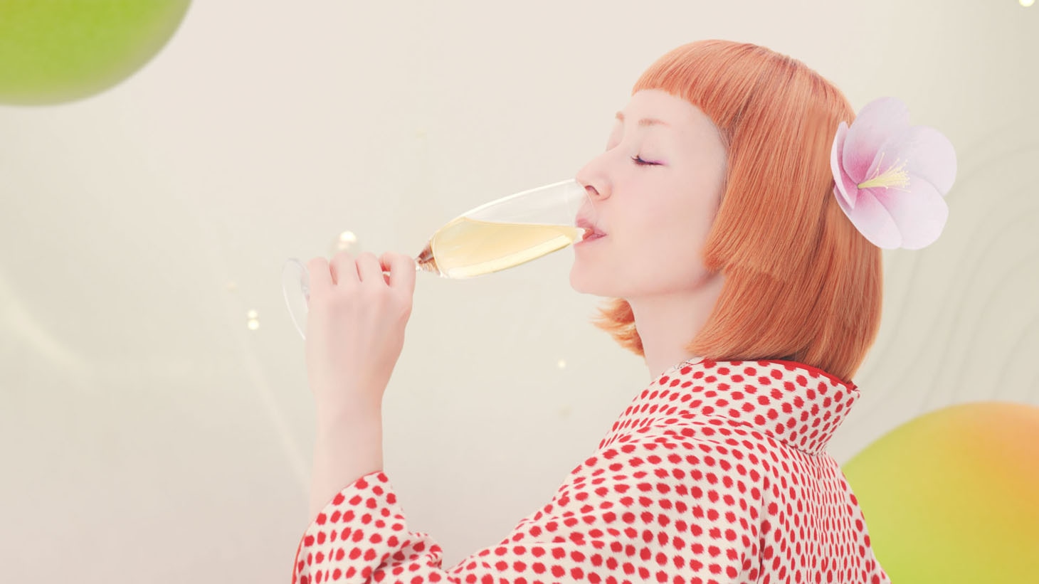 チョーヤ「さらりとした梅酒」CMのワンシーン。