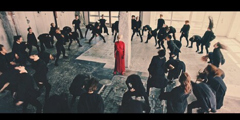 加藤ミリヤ「ROMANCE」MVのワンシーン。