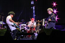 SUPER BEAVER「SUPER BEAVER 都会のラクダSP at 日本武道館」の様子。（撮影：鈴木公平）