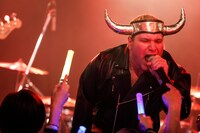 アントーニオ本多（THE 夏の魔物）（撮影：西槙太一）